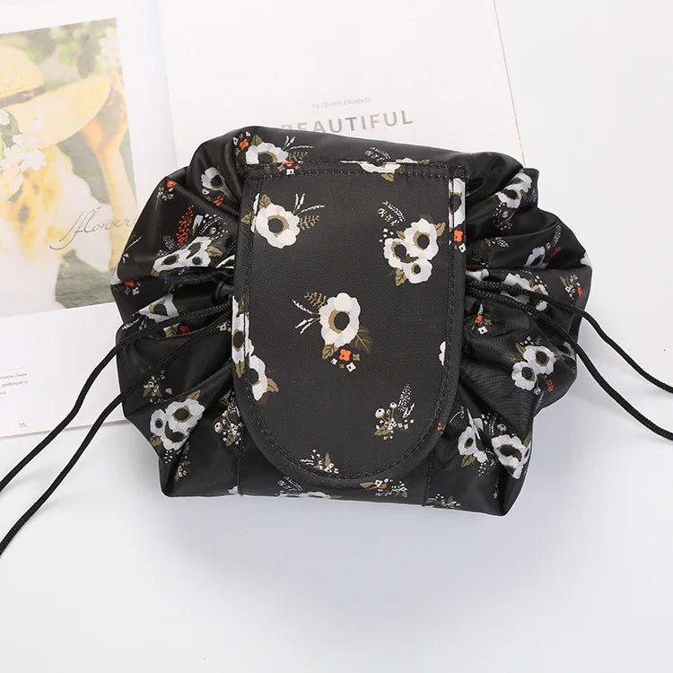 Bolsa feminina para cosméticos. Ideal para viagens.