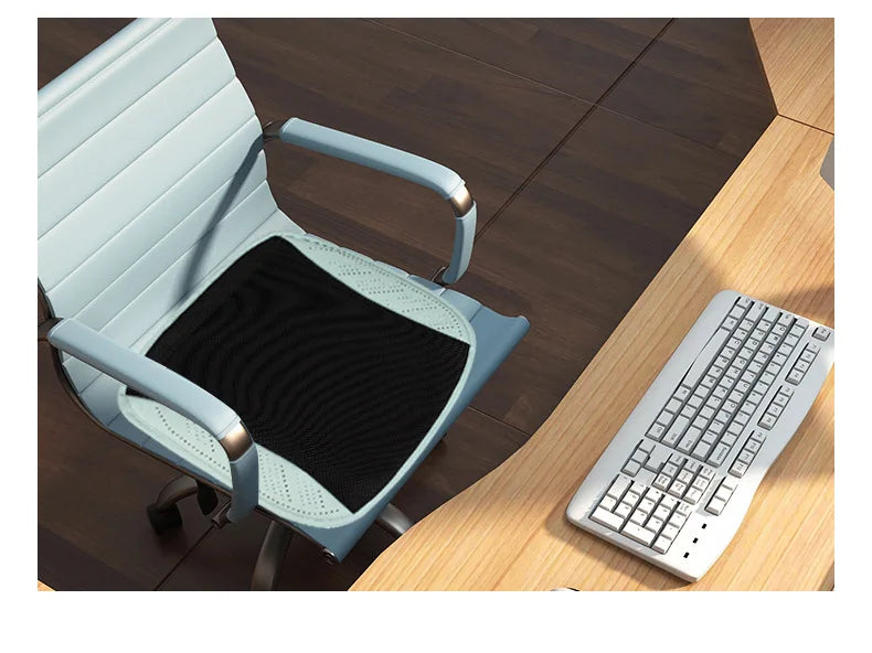 Assento respirável. Almofada c/ sistema de dissipação de calor.