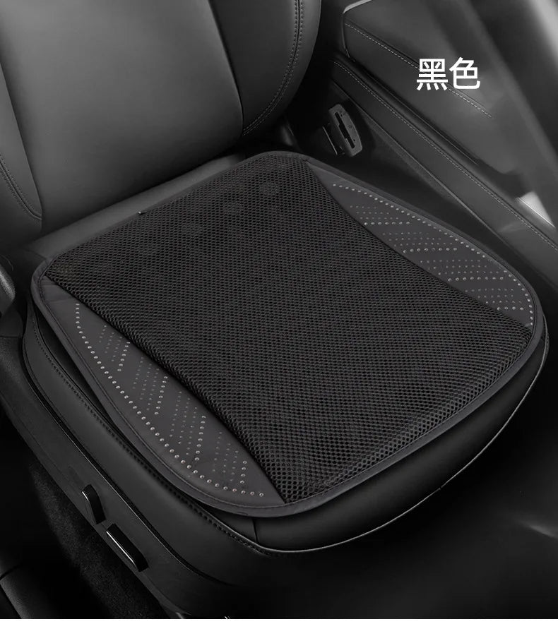 Assento respirável. Almofada c/ sistema de dissipação de calor.